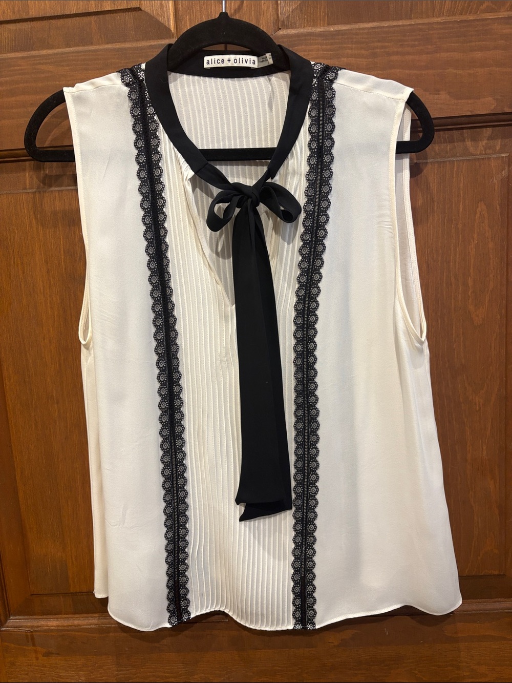 alice + olivia Cream Sleeveless Bow-Neck Blouse Top with Black Lace Trim large